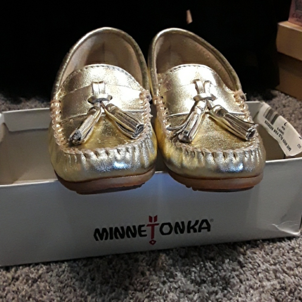 Minnetonka GOLD leather flats